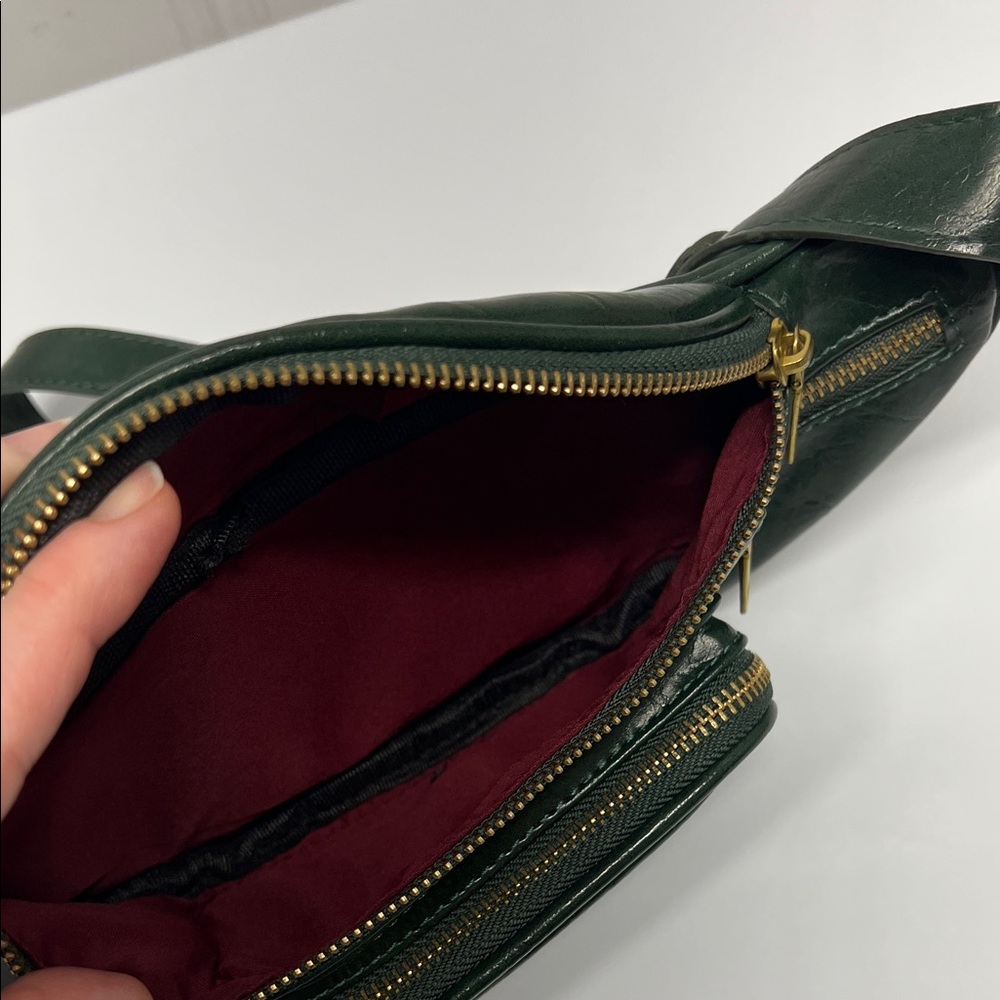 🔥Y2K Green PU Leather Crossbody Belt Bag | Gold Hardware Vintage-Inspired - Picture 2 of 6